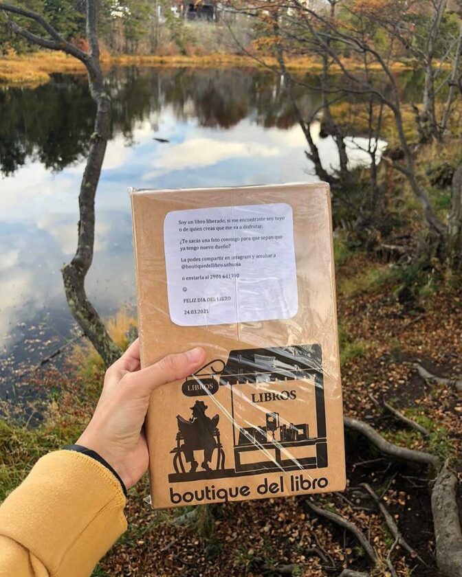 Divino tesoro: La Boutique del Libro Ushuaia realizó una liberación de libros