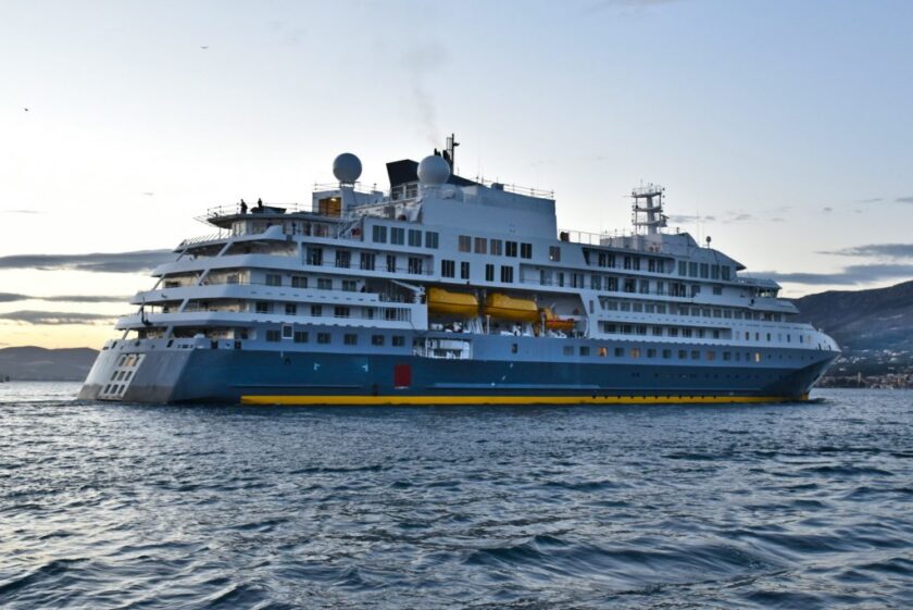 Un crucero sigue aislado en Ushuaia con 9 casos de coronavirus a bordo