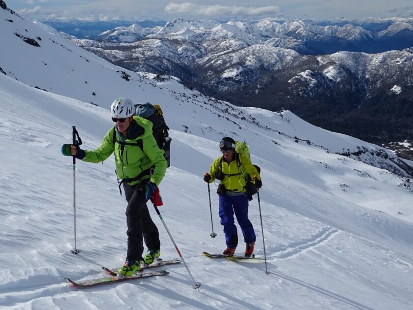 Esquí de travesía: una opción con más adrenalina para los visitantes de Ushuaia en el invierno