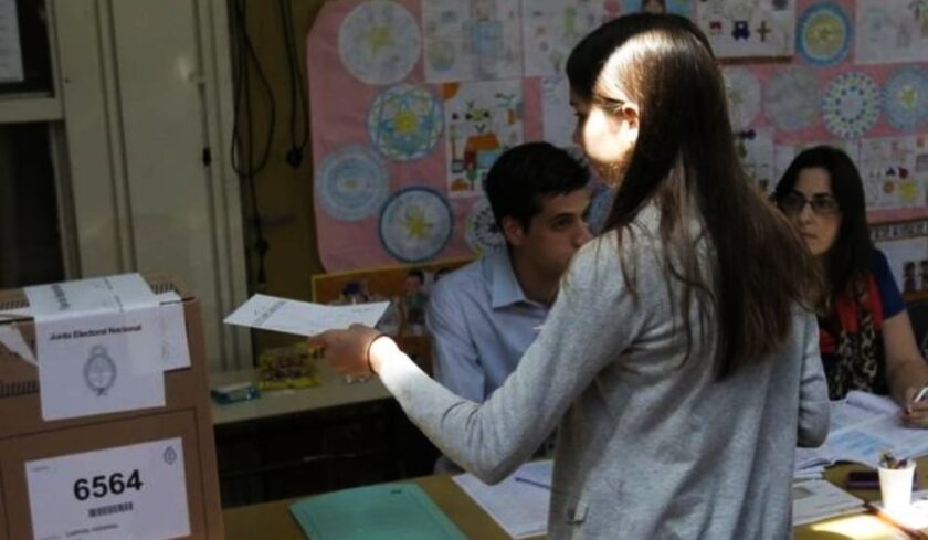 ESTUDIO SOCIOLÓGICO. Los jóvenes se alejan cada vez más de la política
