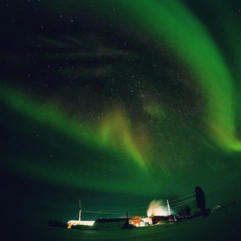 ANTÁRTIDA. Auroras australes fueron vistas desde la Base Belgrano II