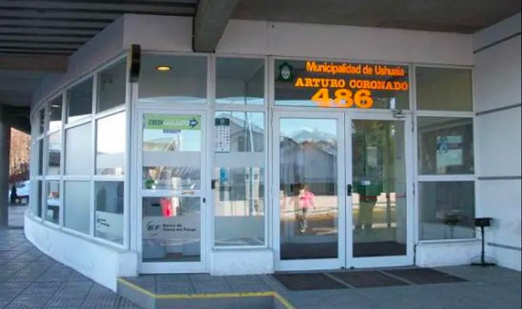 SALARIOS MUNICIPALES. El intendente Vuoto firmó un aumento del 28% para el personal municipal de Ushuaia