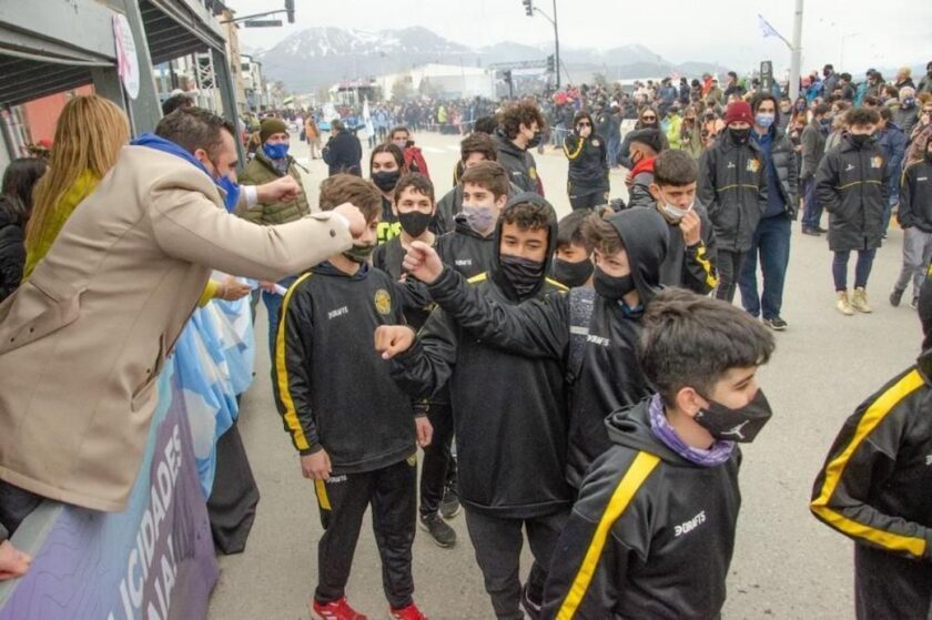 ANIVERSARIO DE USHUAIA. El Municipio invita a participar del desfile del 12 de octubre.