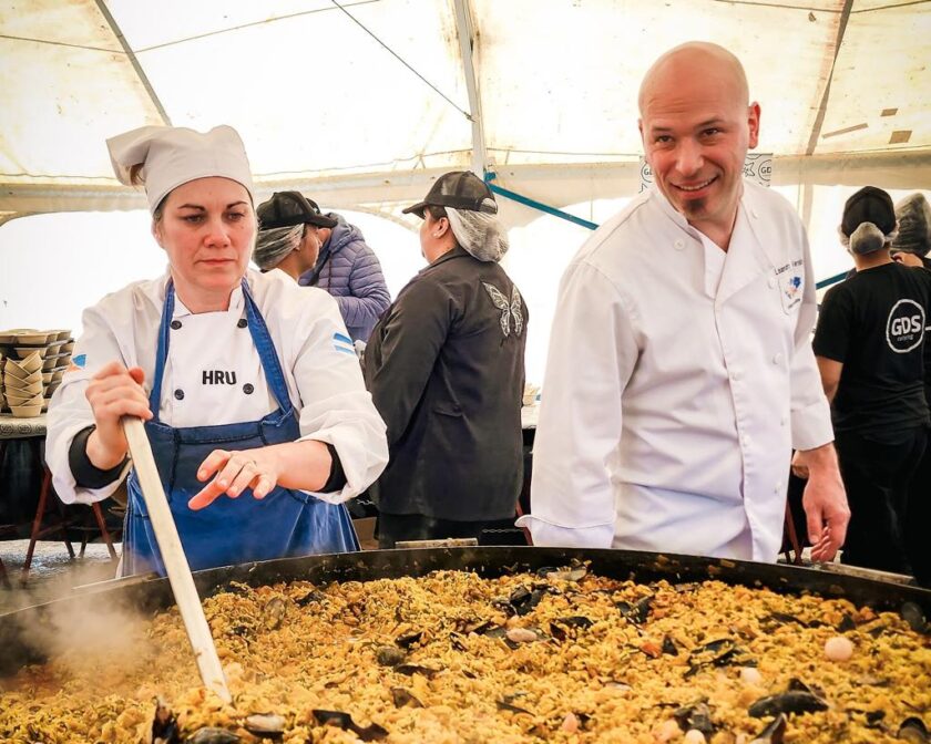 LEANDRO, EL CHEF. Los secretos y la trastienda de la gran paella aniversario