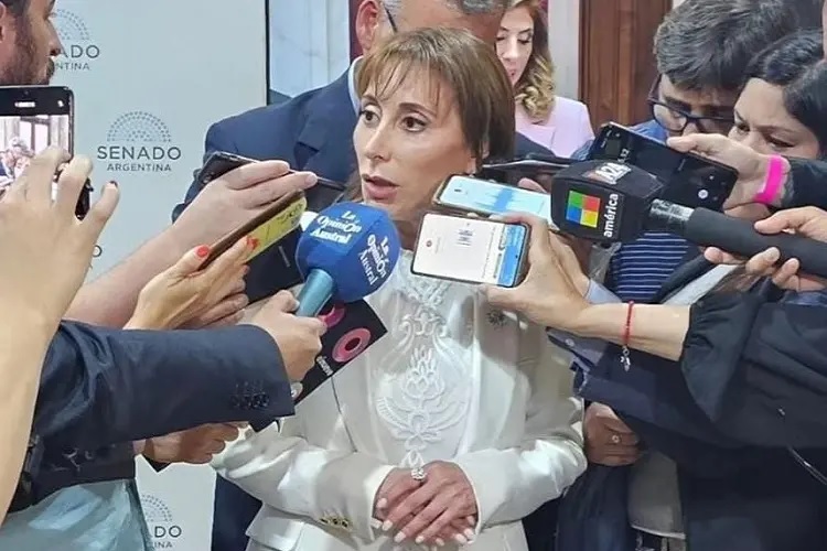 CONGRESO. Cristina López habló de «difícil decisión» para llegar al Senado