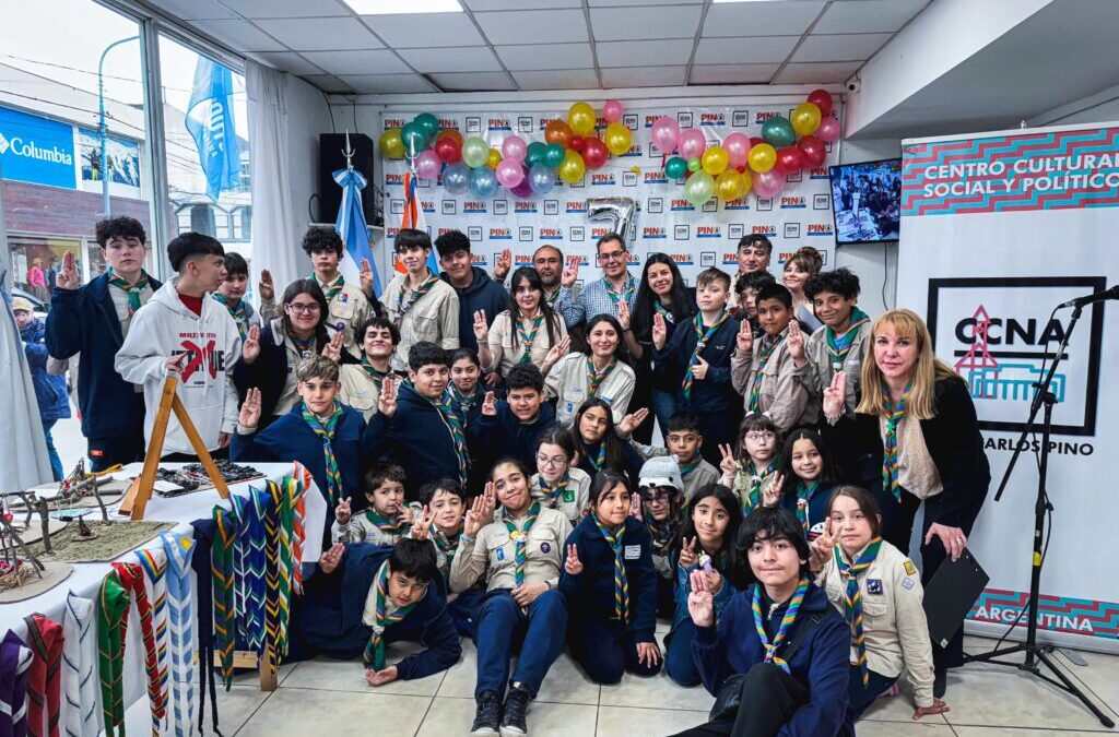 El Grupo Scout Ikaukayen conmemora una década de enseñanza y aprendizaje con la muestra «Nuestro Hogar» en el CCNA