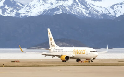 Flybondi: La aerolínea jaqueada por denuncias y cancelaciones de vuelos que también perjudica a Tierra del Fuego