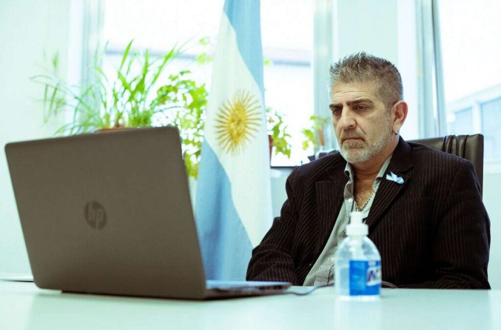 López Silva confirmó que la negociación salarial sigue abierta, pero anticipó que debe acordarse un monto razonable