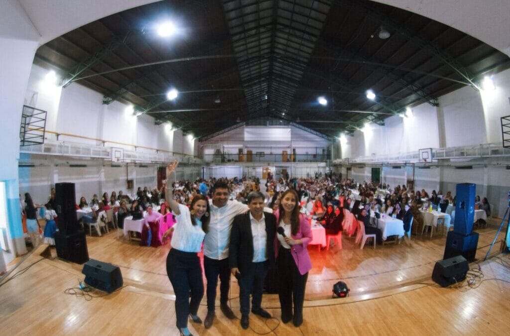 López y Pino homenajearon a más de 500 mujeres de Tolhuin