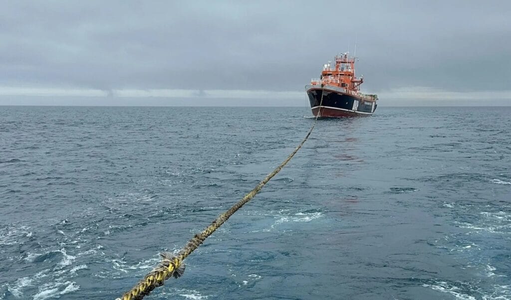 El aviso ARA Bahía Agradable asistió a un buque chileno 