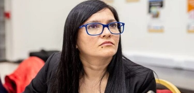 La presidenta de OSEF volvió a aumentar la planta política