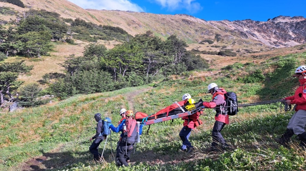 La Comisión de Auxilio concretó la evacuación de dos excursionistas  