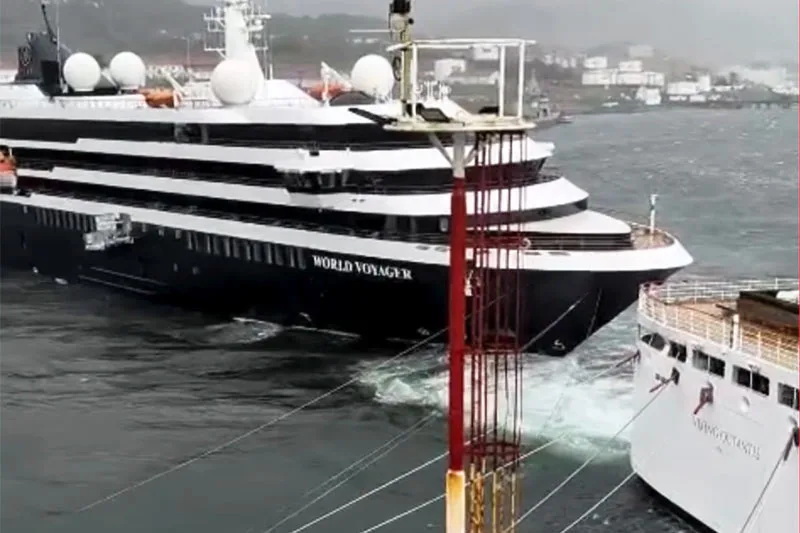 World Voyager y Viking Octantis navegan con normalidad tras leve colisión en Ushuaia
