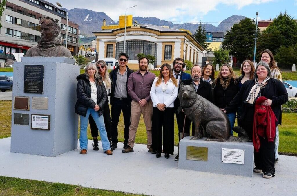 El perro antártico “Poncho” ya tiene su estatua