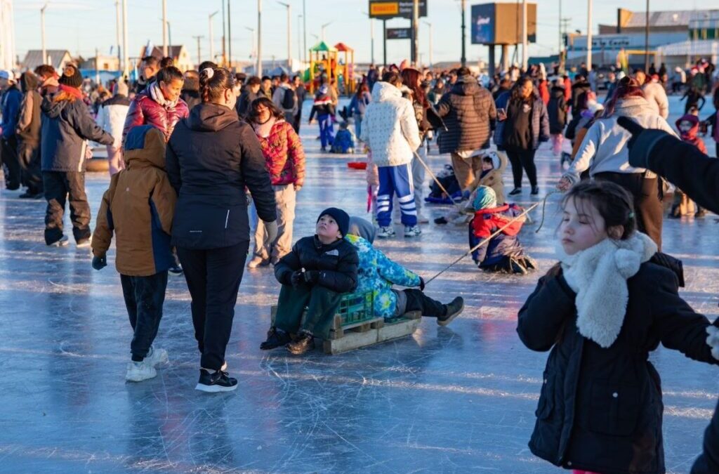 El Municipio mantiene una semana más las actividades en la pista de hielo