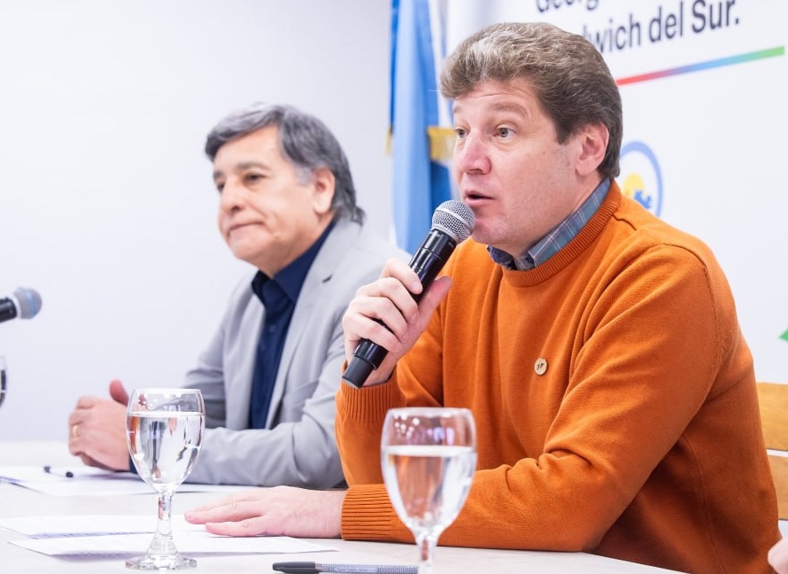 Melella responsabilizó a Nación por el amarre del buque inglés