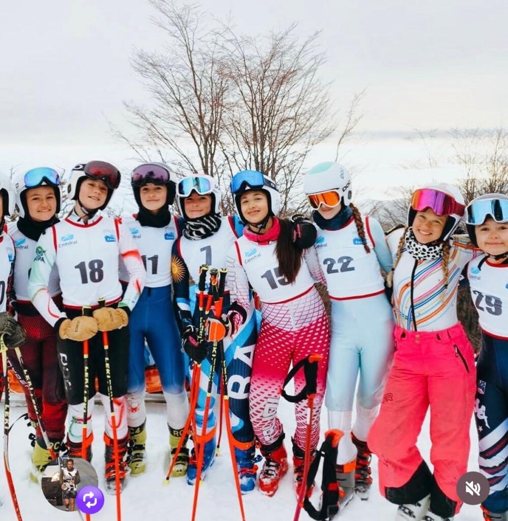 Esquiadores locales sobresalen en competencias nacionales