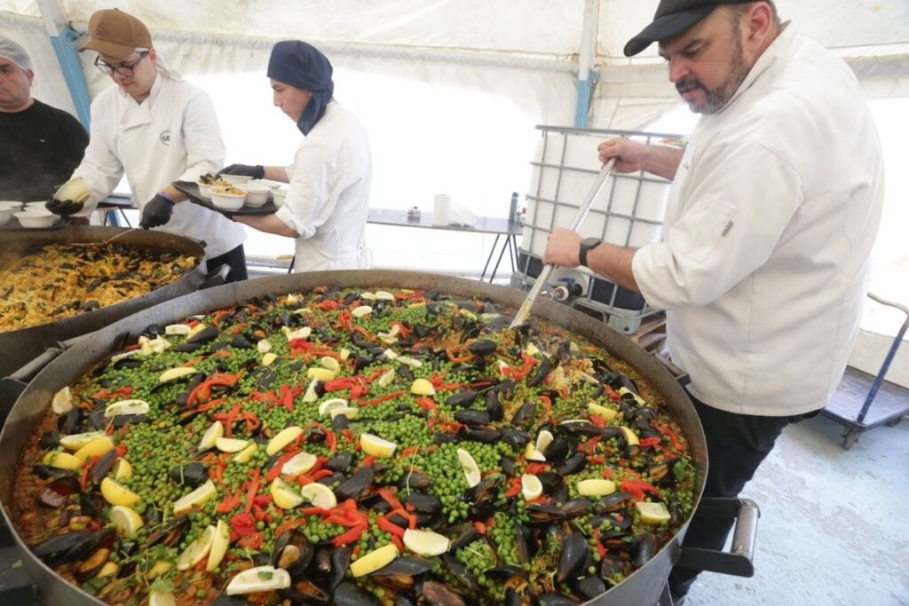 Paella La paella de Ushuaia alcanzó el récord de 16 mil porciones